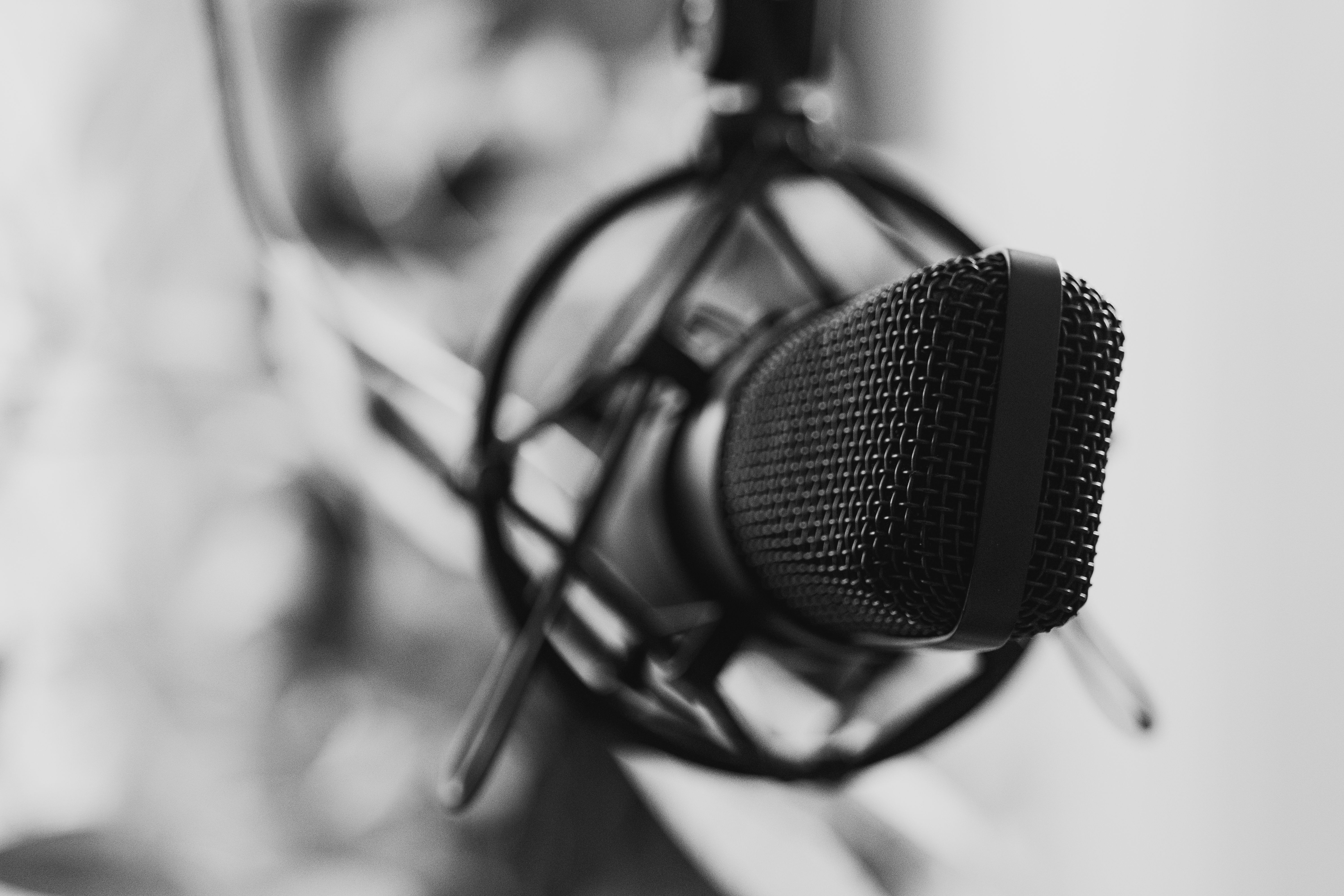 Medios de comunicación y líderes de opinión